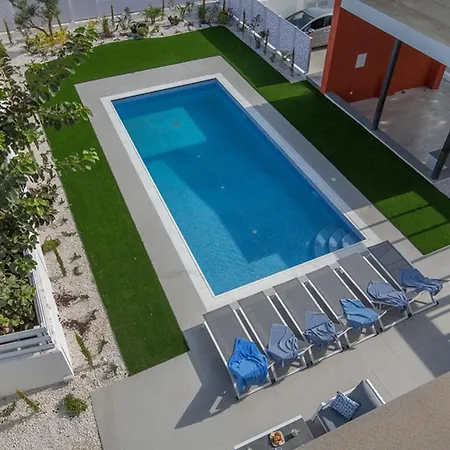 Your Dream Holiday With Private Pool In Most Exclusive Neighbourhood 1700 Villa