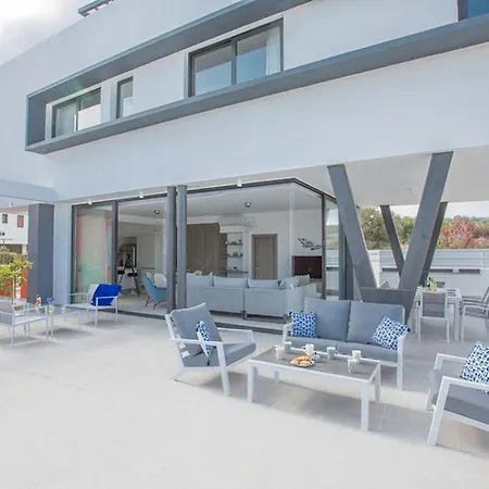 Your Dream Holiday With Private Pool In Most Exclusive Neighbourhood 1700