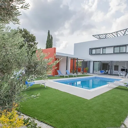 Your Dream Holiday With Private Pool In Most Exclusive Neighbourhood 1700 فيلة *